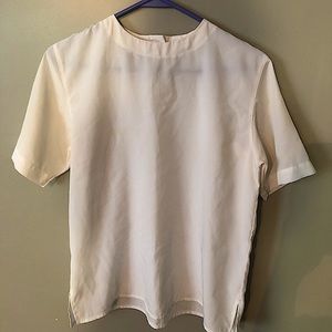 Alfred Dunner Vintage Petite Size 6 white short sleeve with triple back button